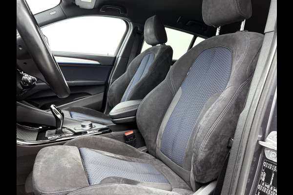 BMW X2 SDrive20i High Executive M-Sport (Dealer OndH, Navi, Camera, StoelV, Parkeerhulp, Etc)