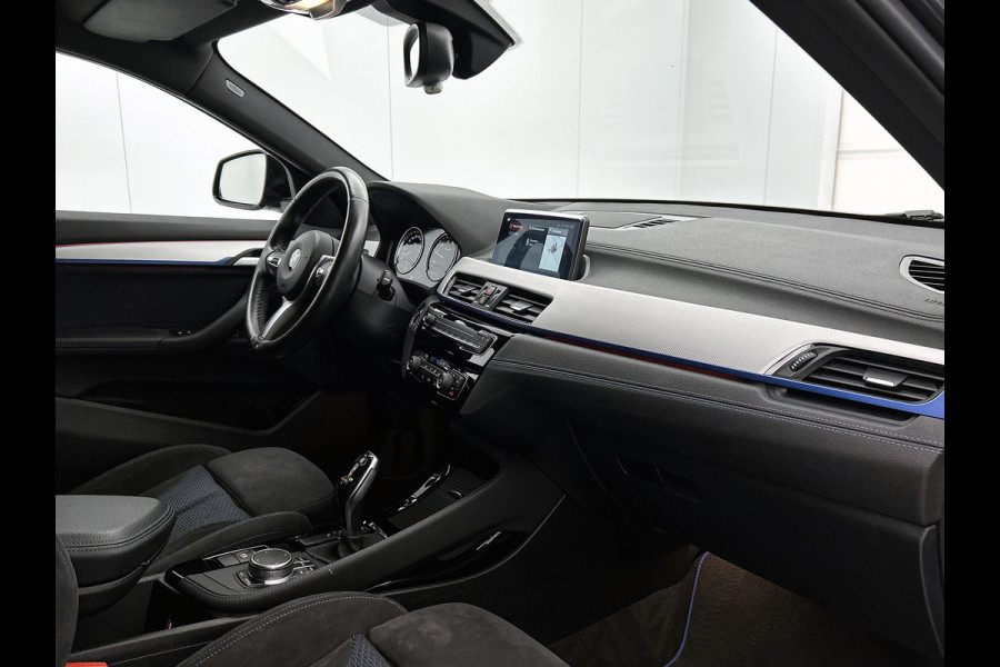 BMW X2 SDrive20i High Executive M-Sport (Dealer OndH, Navi, Camera, StoelV, Parkeerhulp, Etc)
