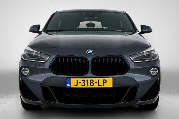 BMW X2 SDrive20i High Executive M-Sport (Dealer OndH, Navi, Camera, StoelV, Parkeerhulp, Etc)