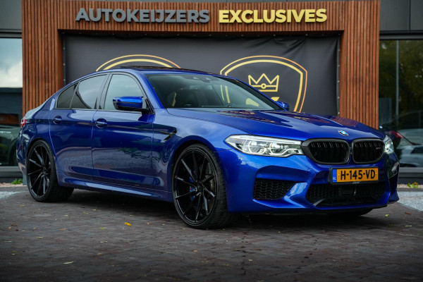 BMW 5 Serie M5 F90 Schuifdak Marina Blue 22'' Vossen Downpipe