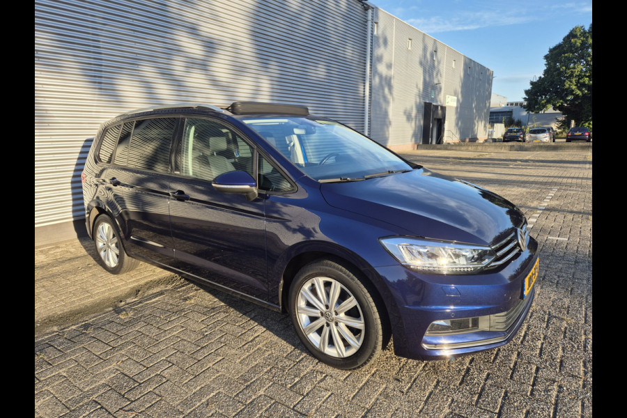 Volkswagen Touran 1.5 TSI Automaat Comfortline Business 7p LEd,Panorama,Nav/Camera