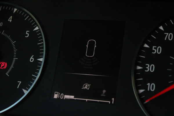 Renault Trafic 2.0 dCi 130 T30 L2H1 Work Edition 131pk - 2x Schuif - Trekhaak - LED - Cruise - Bluetooth - Airco - Rijklaar