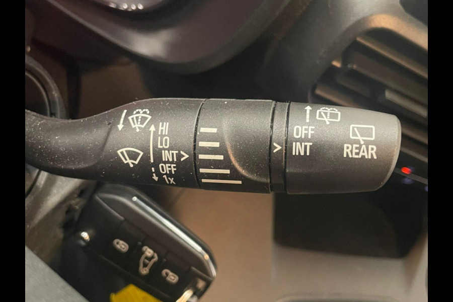 Opel Combo 1.5D L2H1 Navigatie Apple Carplay/Android Auto Camera Parkeersensoren achter Cruise Control Airco Lichtmetalen velgen