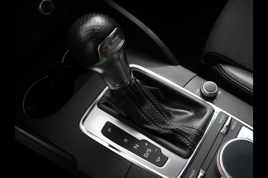 Audi A3 Sportback 1.5 TFSI CNG Automaat S-Line | Navigatie | Parkeersensoren achter | Cruise Control | Stoelverwarming | 18"Lichtmetalen velgen | Ledverlichting | Climate Control