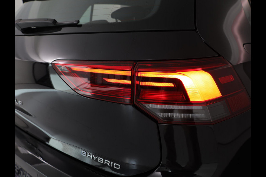 Volkswagen Golf 1.4 eHybrid Style 204 pk Automaat (DSG) | Navigatie | Parkeersensoren | Autom. airco (3 zones) | Stoelverwarming | LED koplampen |