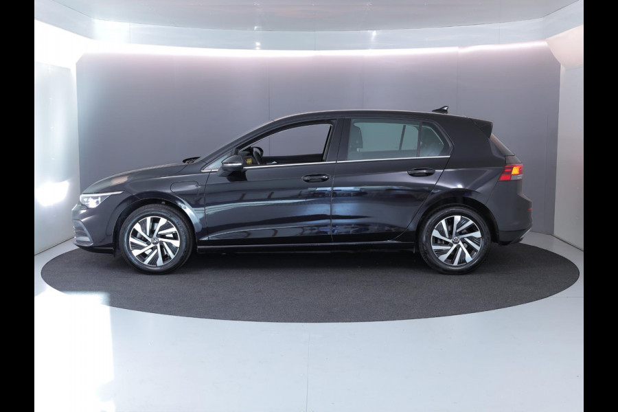 Volkswagen Golf 1.4 eHybrid Style 204 pk Automaat (DSG) | Navigatie | Parkeersensoren | Autom. airco (3 zones) | Stoelverwarming | LED koplampen |