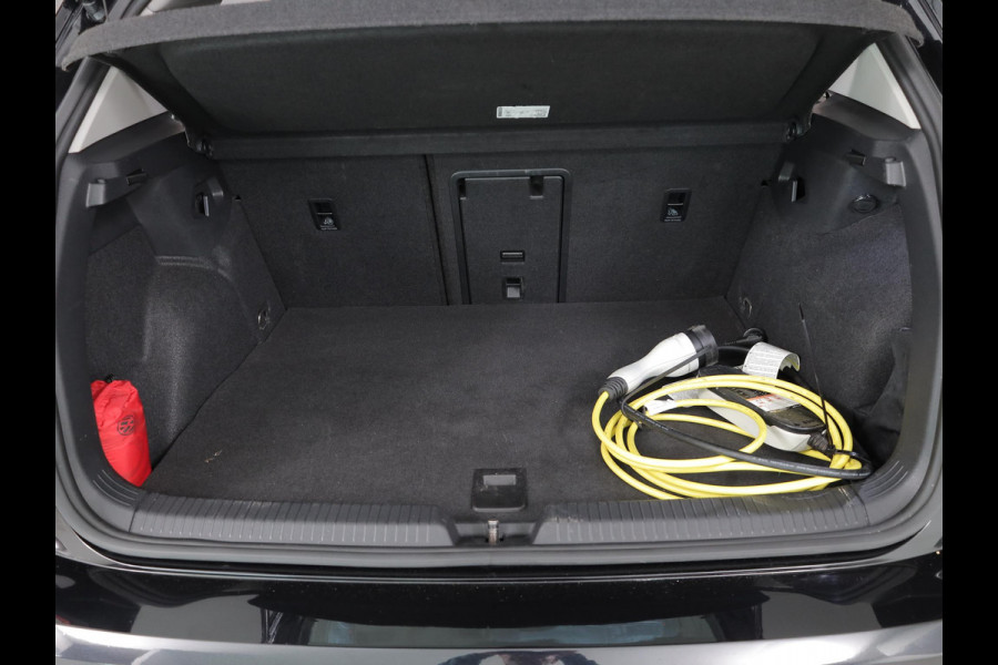 Volkswagen Golf 1.4 eHybrid Style 204 pk Automaat (DSG) | Navigatie | Parkeersensoren | Autom. airco (3 zones) | Stoelverwarming | LED koplampen |