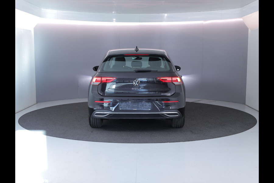 Volkswagen Golf 1.4 eHybrid Style 204 pk Automaat (DSG) | Navigatie | Parkeersensoren | Autom. airco (3 zones) | Stoelverwarming | LED koplampen |