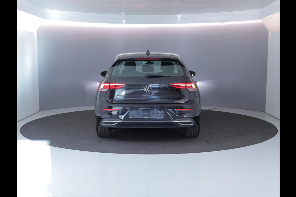 Volkswagen Golf 1.4 eHybrid Style 204 pk Automaat (DSG) | Navigatie | Parkeersensoren | Autom. airco (3 zones) | Stoelverwarming | LED koplampen |