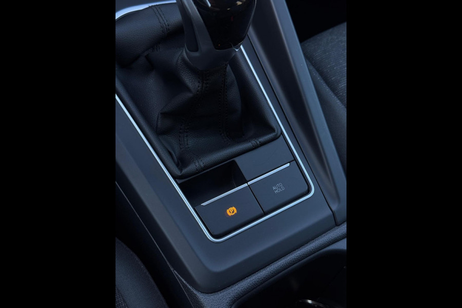 Volkswagen Golf 1.0 TSI Life CarPlay Camera LED