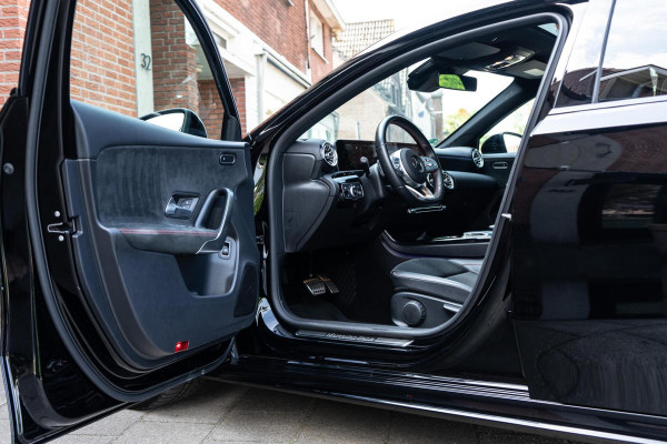 Mercedes-Benz A-Klasse 250 e AMG Pano / Camera / Sfeer
