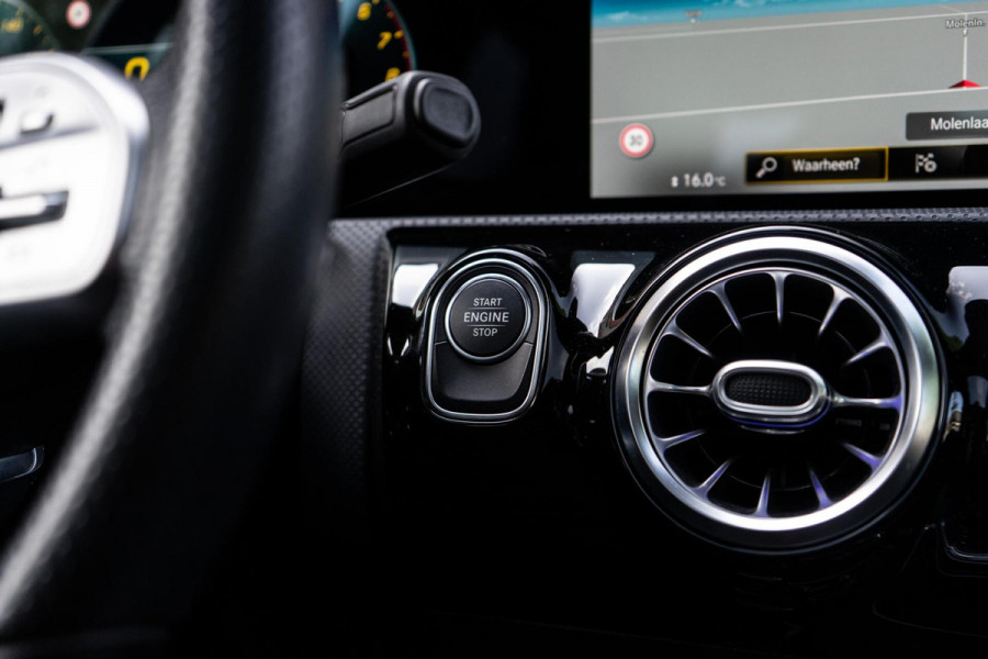 Mercedes-Benz A-Klasse 250 e AMG Pano / Camera / Sfeer