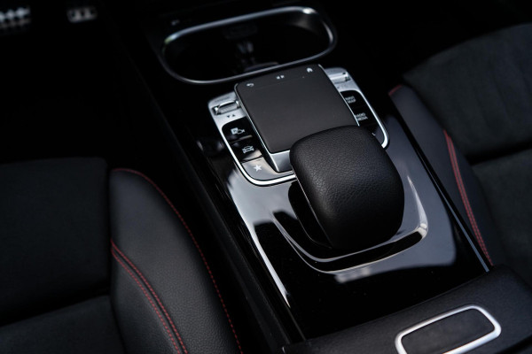 Mercedes-Benz A-Klasse 250 e AMG Pano / Camera / Sfeer