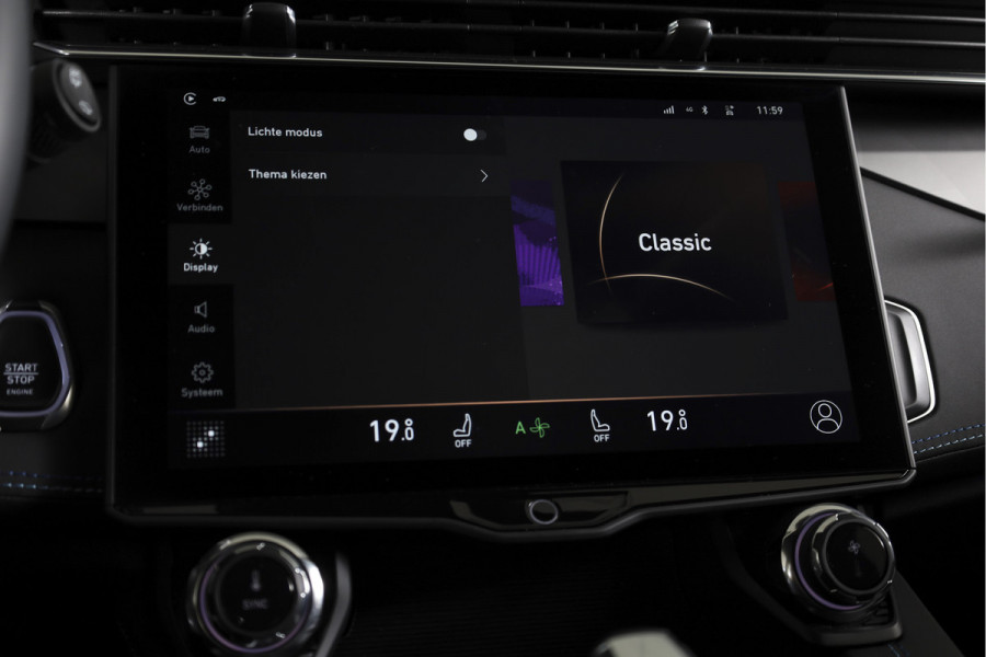 Lynk & Co 01 1.5 PHEV 261PK MY23 | Black Pakket | Donkere hemel | 360 Camera | 7.4 kWh boordlader | S/K-panodak | Adapt. Cruise | Memory | Elek. klep | LM 20" | 8516