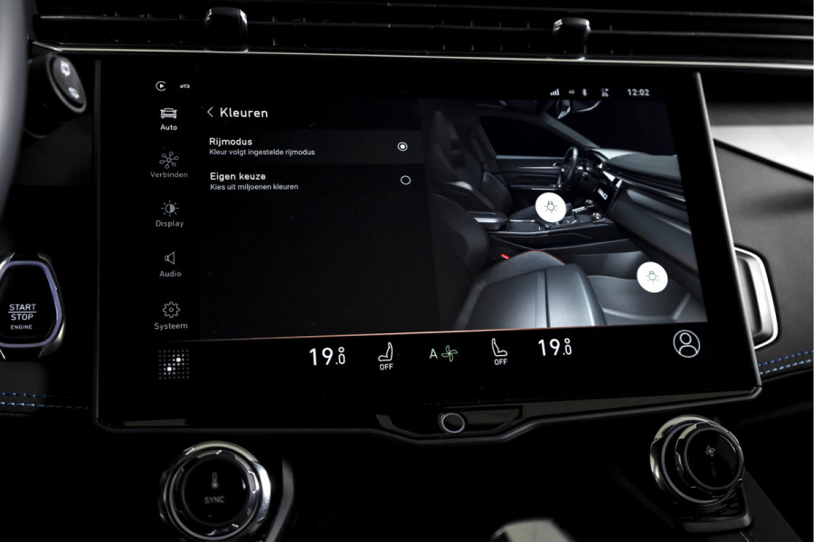 Lynk & Co 01 1.5 PHEV 261PK MY23 | Black Pakket | Donkere hemel | 360 Camera | 7.4 kWh boordlader | S/K-panodak | Adapt. Cruise | Memory | Elek. klep | LM 20" | 8516