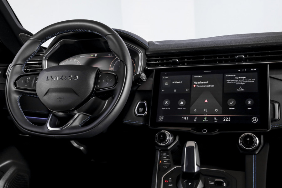 Lynk & Co 01 1.5 PHEV 261PK MY23 | Black Pakket | Donkere hemel | 360 Camera | 7.4 kWh boordlader | S/K-panodak | Adapt. Cruise | Memory | Elek. klep | LM 20" | 8516