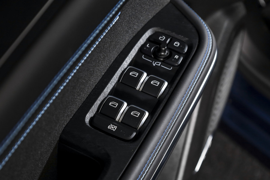 Lynk & Co 01 1.5 PHEV 261PK MY23 | Black Pakket | Donkere hemel | 360 Camera | 7.4 kWh boordlader | S/K-panodak | Adapt. Cruise | Memory | Elek. klep | LM 20" | 8516