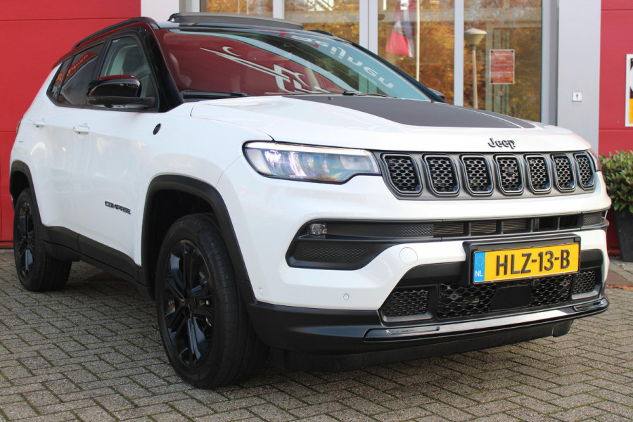 Jeep Compass 1.5T 142PK e-Hybrid North Star | PANORAMISCH SCHUIF / KANTEL DAK | ALPINE AUDIO SYSTEM | NAVIGATIE 10,25 "TOUCHSCREEN | APPLE CARPLAY/ANDROID AUTO | 360° ACHTERUITRIJ | DAB+ RADIO | CLIMATE CONTROL | GLOSS BLACK LICHTMETALEN VELGEN | ADAPTIVE / CRUISE CONTROL | DIGITAAL INSTRUMENTENPANEEL | ELEKTRISCH BEDIENBARE ACHTERKLEP | FULL LED KOPLAMPEN | LED MISTLAMPEN / BOCHTVERLICHTING | KEYLESS ENTRY & START | DRAADLOOS LADEN TELEFOON |