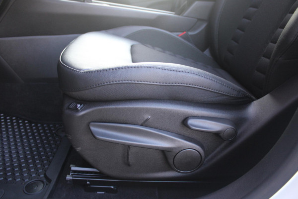 Jeep Compass 1.5T 142PK e-Hybrid North Star | PANORAMISCH SCHUIF / KANTEL DAK | ALPINE AUDIO SYSTEM | NAVIGATIE 10,25 "TOUCHSCREEN | APPLE CARPLAY/ANDROID AUTO | 360° ACHTERUITRIJ | DAB+ RADIO | CLIMATE CONTROL | GLOSS BLACK LICHTMETALEN VELGEN | ADAPTIVE / CRUISE CONTROL | DIGITAAL INSTRUMENTENPANEEL | ELEKTRISCH BEDIENBARE ACHTERKLEP | FULL LED KOPLAMPEN | LED MISTLAMPEN / BOCHTVERLICHTING | KEYLESS ENTRY & START | DRAADLOOS LADEN TELEFOON |