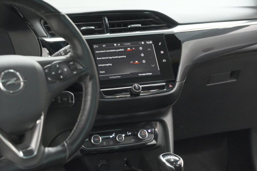 Opel Corsa 1.2 Turbo 100 Ultimate | Panoramadak | Camera | Dodehoekdetectie | Apple Carplay