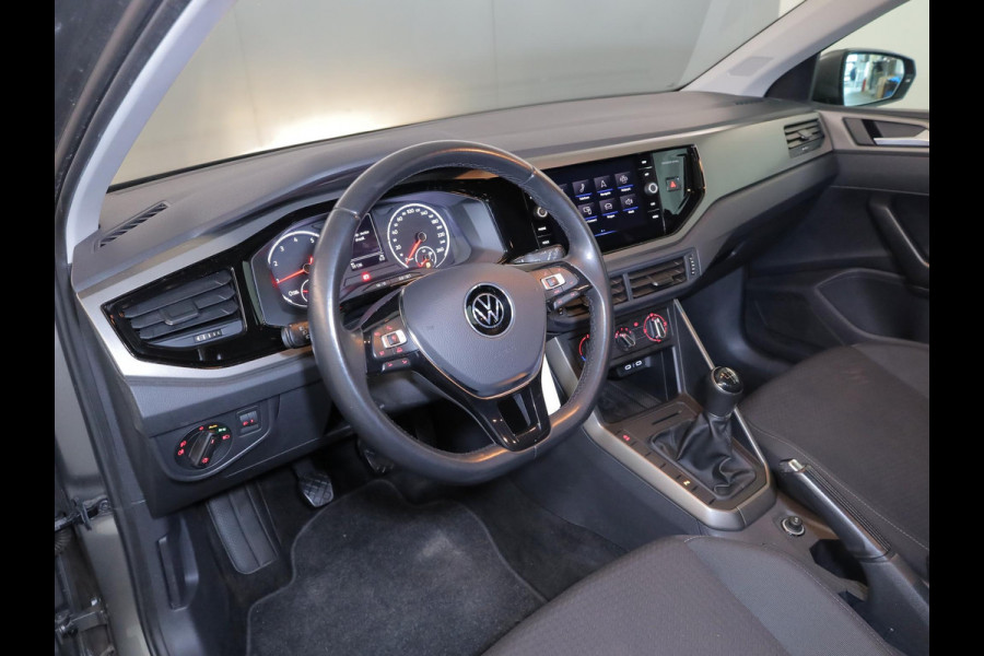 Volkswagen Polo 1.0 TSI R-Line Edition 95 pk | Navigatie | Parkeersensoren | Adaptieve cruise control | Apple Carplay/Android Auto |