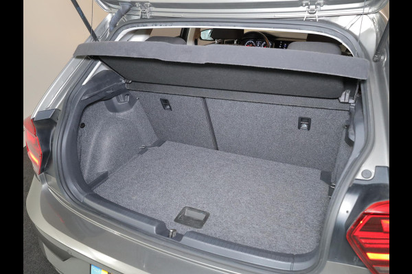 Volkswagen Polo 1.0 TSI R-Line Edition 95 pk | Navigatie | Parkeersensoren | Adaptieve cruise control | Apple Carplay/Android Auto |