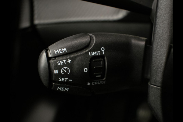 Peugeot 208 1.2 PureTech Allure Sport NL AUTO (APPLE CARPLAY,NAVI,CRUISE,PDC,CLIMATE,LED,WHITE EDITION,SPORTSTOELEN,NETTE STAAT)