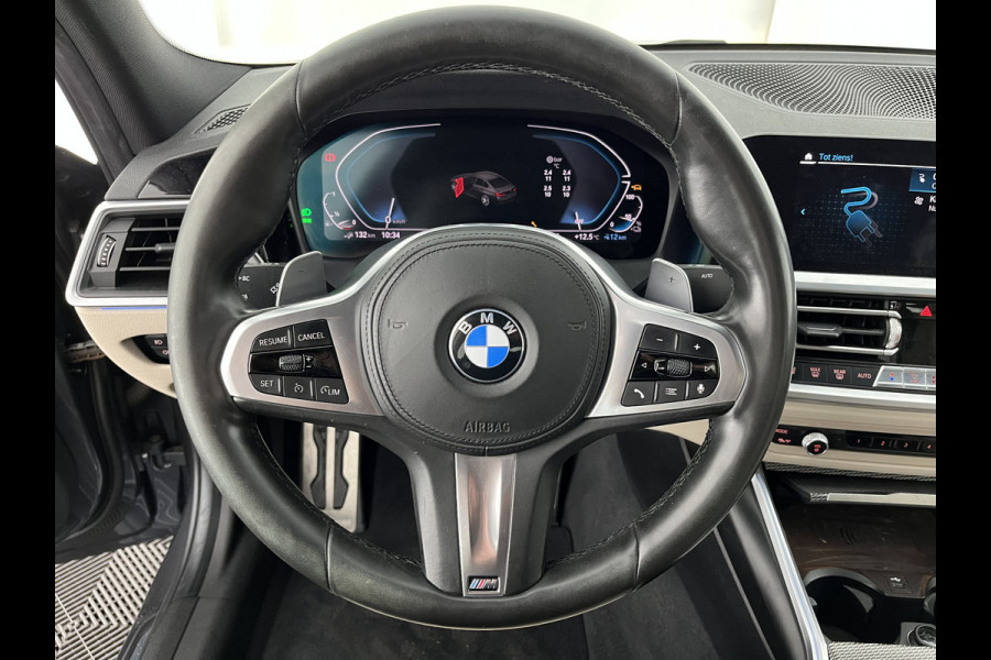 BMW 3-serie 330e M-Sportpack High Executive Performance Pack (INCL-BTW) *HEAD-UP | FULL-LEATHER | FULL-LED | HIFI-SOUND | CAMERA | HEATED-SPORTSEATS | CARPLAY | DIGI-COCKPIT | NAVI-FULLMAP | AMBIENT-LIGHT | ECC | PDC | CRUISE | 19''ALU*