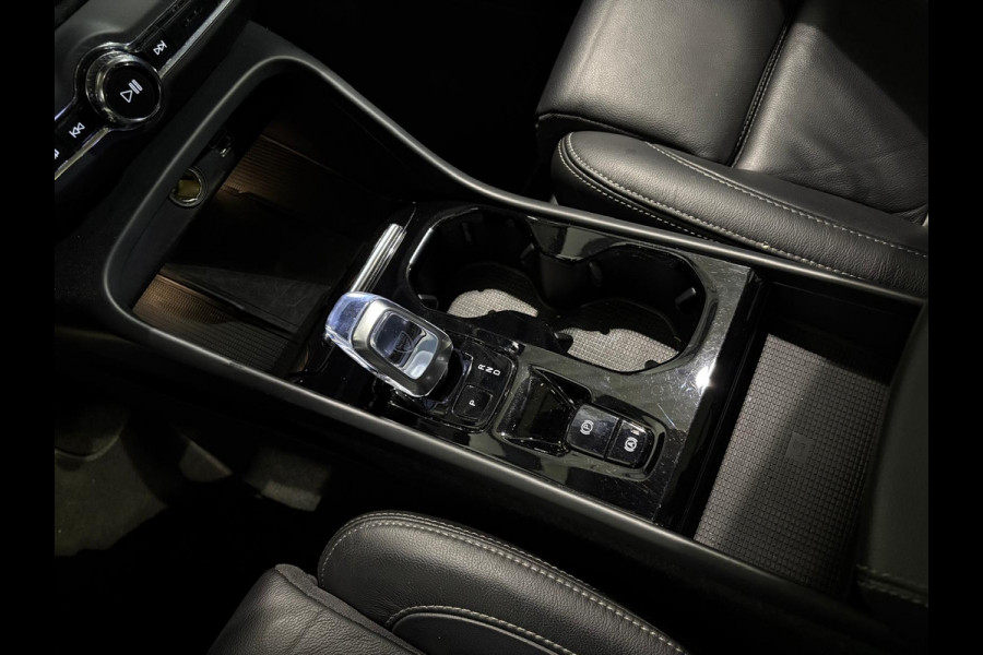 Volvo XC40 T4 Aut. Plug-in Hybrid Ultimate Bright Leder ACC Panoramadak 211pk