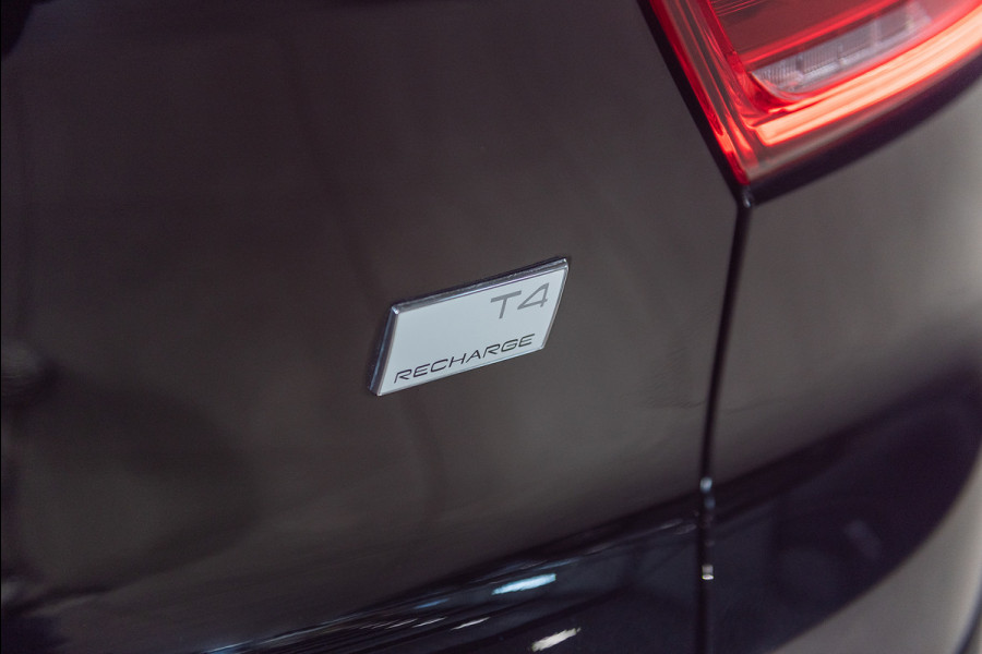 Volvo XC40 T4 Aut. Plug-in Hybrid Ultimate Bright Leder ACC Panoramadak 211pk