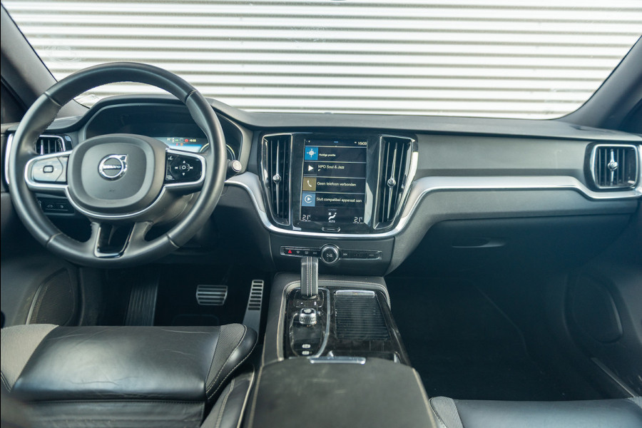 Volvo V60 T6 Aut. Plug-in Hybrid R-Design Leder Parkeercamera 340pk
