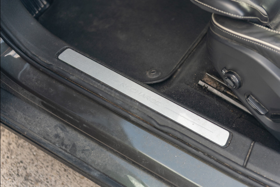 Volvo V60 T6 Aut. Plug-in Hybrid R-Design Leder Parkeercamera 340pk