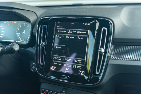Volvo XC40 T3 Aut. R-Design ACC Trekhaak Parkeercamera 163pk