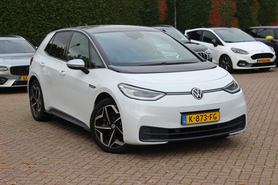 Volkswagen ID.3 First Plus 58 kWh / SoH 93.2% / Camera / Keyless / Matrix LED / Interieurvoorverwarming / 19'' / DAB / 19'' / Navigatie / ACC