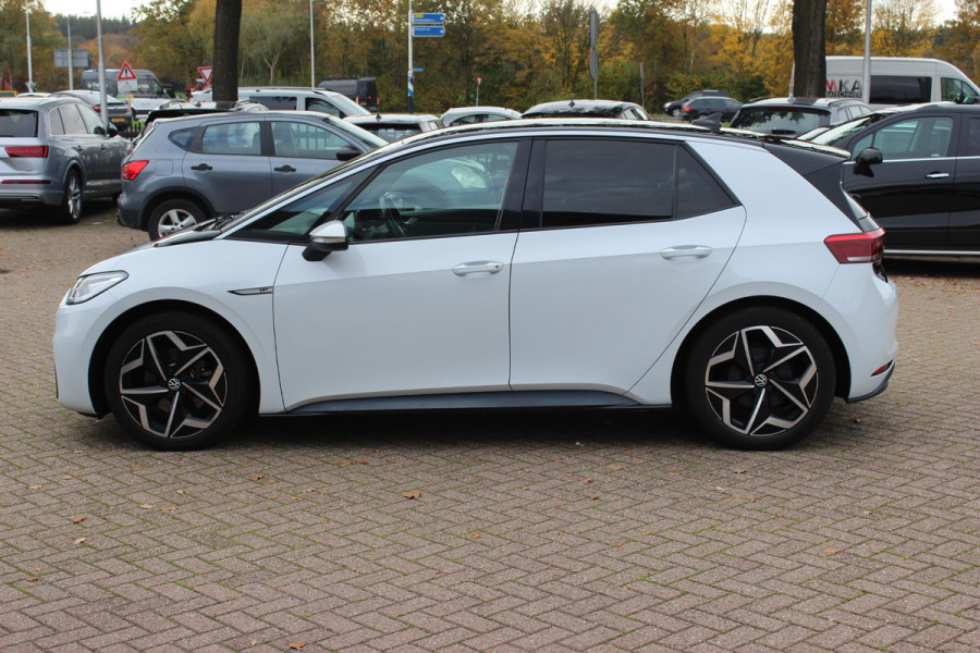 Volkswagen ID.3 First Plus 58 kWh / SoH 93.2% / Camera / Keyless / Matrix LED / Interieurvoorverwarming / 19'' / DAB / 19'' / Navigatie / ACC