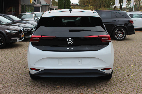 Volkswagen ID.3 First Plus 58 kWh / SoH 93.2% / Camera / Keyless / Matrix LED / Interieurvoorverwarming / 19'' / DAB / 19'' / Navigatie / ACC