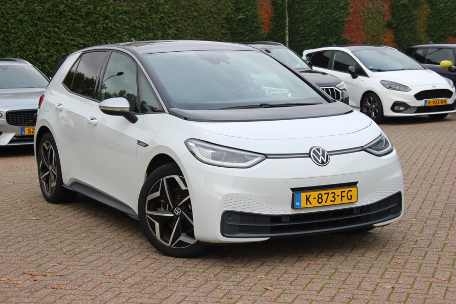 Volkswagen ID.3 First Plus 58 kWh / SoH 93.2% / Camera / Keyless / Matrix LED / Interieurvoorverwarming / 19'' / DAB / 19'' / Navigatie / ACC
