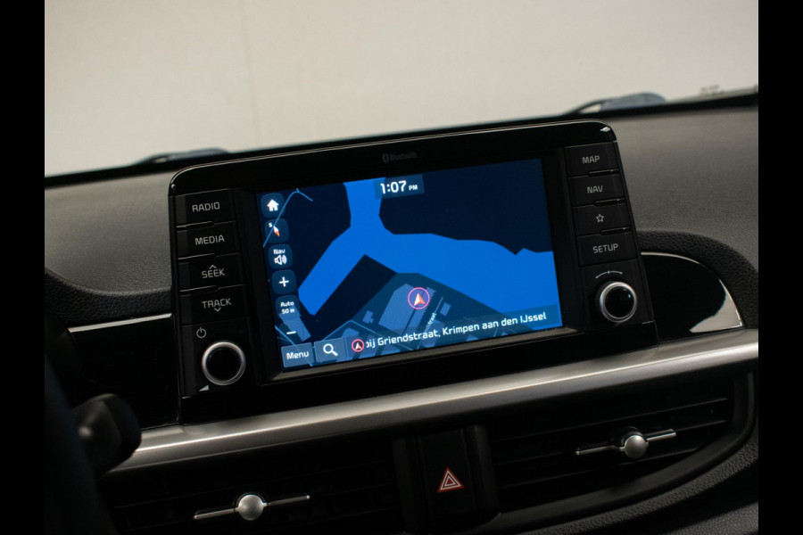 Kia Picanto 1.0 CVVT ComfortPlusLine Navigator Sport (APPLE CARPLAY.NAVI,CAMERA,LED,SPORTSTOELEN,AIRCO,PDC,NETTESTAAT)