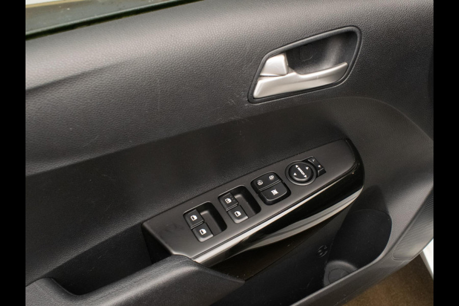 Kia Picanto 1.0 CVVT ComfortPlusLine Navigator Sport (APPLE CARPLAY.NAVI,CAMERA,LED,SPORTSTOELEN,AIRCO,PDC,NETTESTAAT)