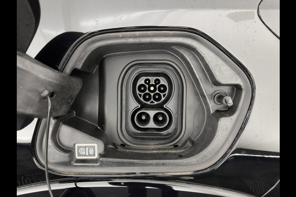 Peugeot e-208 EV Active Pack 50 kWh [ 3-Fase ] {SOH-90%} (INCL-BTW) Aut. *FULL-LED | DIGI-COCKPIT | MICROFIBRE | SPORT-SEATS | CARPLAY | CCS-FASTLOADER | KEYLESS | DAB+ | LANE-ASSIST | CRUISE | ECC | PDC | 16''ALU*