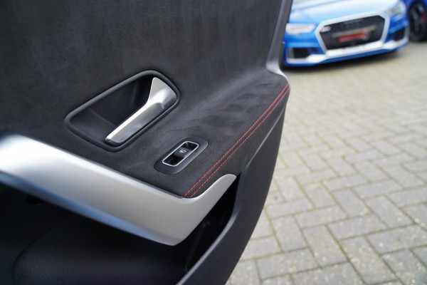Mercedes-Benz A-Klasse 180 d Business Solution AMG | Panorama | Sfeerverlichting | Camera | Leder/Alcantara | AMG PAKKET | LED |