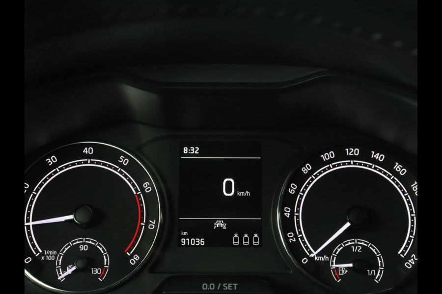 Škoda SCALA 1.0 TSI Sport | Stoelverwarming | Camera | Carplay | Climate control | Full LED | Cruise control | Sportstoelen | Parkeerhulp