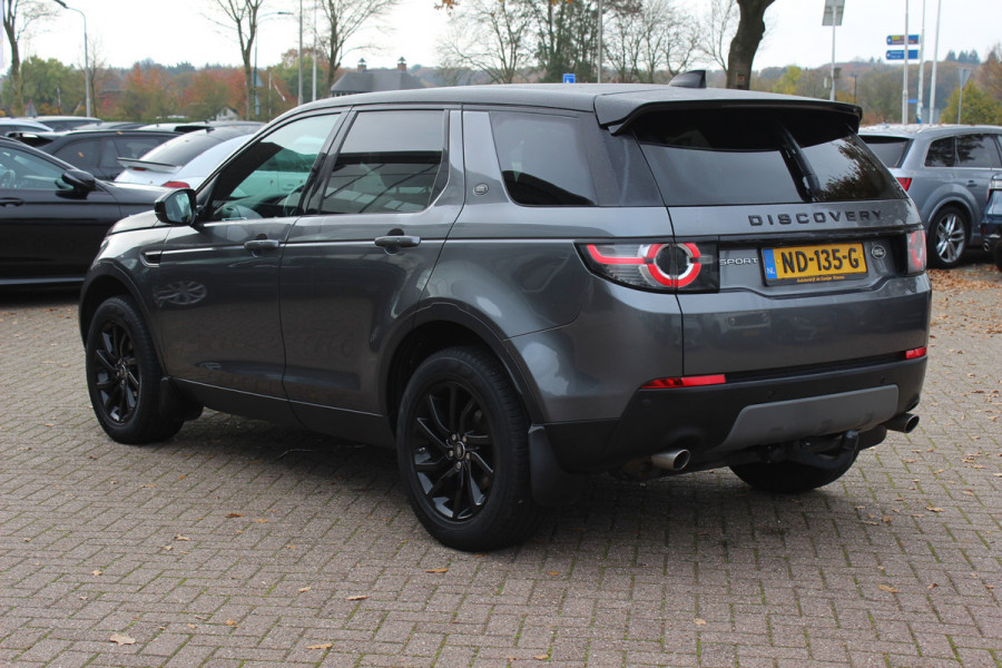 Land Rover Discovery Sport 2.0 TD4 HSE / Trekhaak / Panoramadak / Camera / Leder / 18'' / Keyless / Navigatie / Stoelverwarming / Xenon / Cruise Control