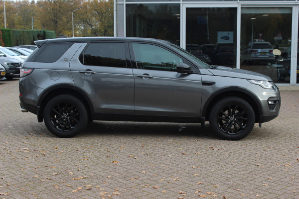 Land Rover Discovery Sport 2.0 TD4 HSE / Trekhaak / Panoramadak / Camera / Leder / 18'' / Keyless / Navigatie / Stoelverwarming / Xenon / Cruise Control