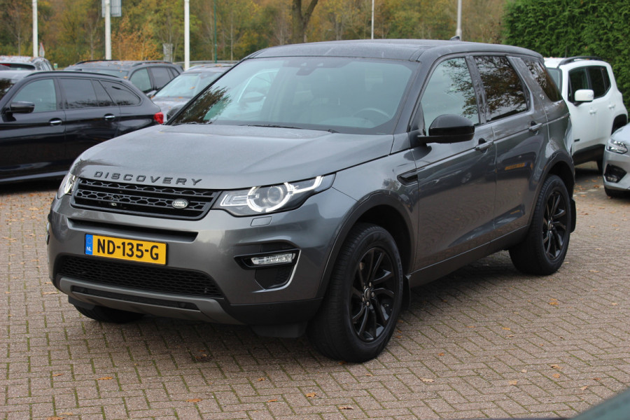Land Rover Discovery Sport 2.0 TD4 HSE / Trekhaak / Panoramadak / Camera / Leder / 18'' / Keyless / Navigatie / Stoelverwarming / Xenon / Cruise Control