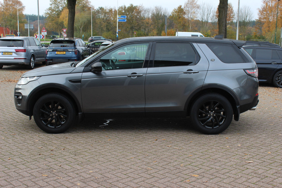 Land Rover Discovery Sport 2.0 TD4 HSE / Trekhaak / Panoramadak / Camera / Leder / 18'' / Keyless / Navigatie / Stoelverwarming / Xenon / Cruise Control