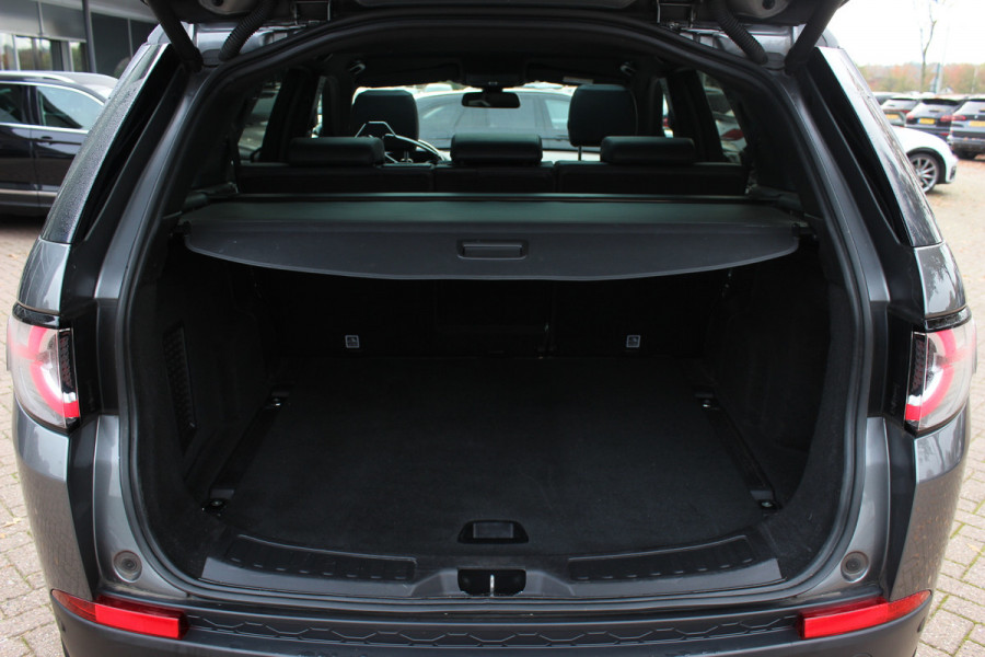 Land Rover Discovery Sport 2.0 TD4 HSE / Trekhaak / Panoramadak / Camera / Leder / 18'' / Keyless / Navigatie / Stoelverwarming / Xenon / Cruise Control