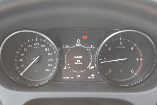 Land Rover Discovery Sport 2.0 TD4 HSE / Trekhaak / Panoramadak / Camera / Leder / 18'' / Keyless / Navigatie / Stoelverwarming / Xenon / Cruise Control