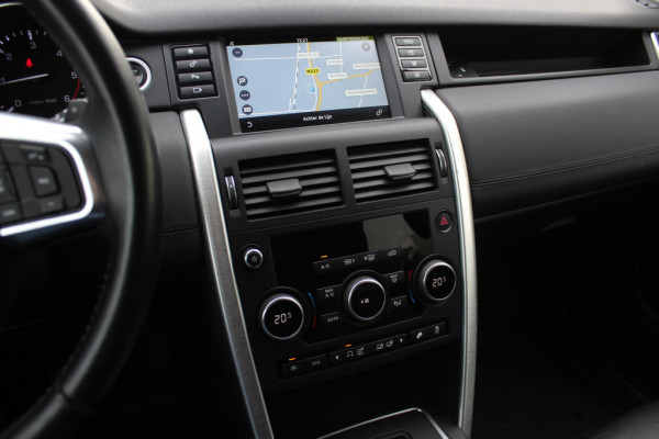 Land Rover Discovery Sport 2.0 TD4 HSE / Trekhaak / Panoramadak / Camera / Leder / 18'' / Keyless / Navigatie / Stoelverwarming / Xenon / Cruise Control