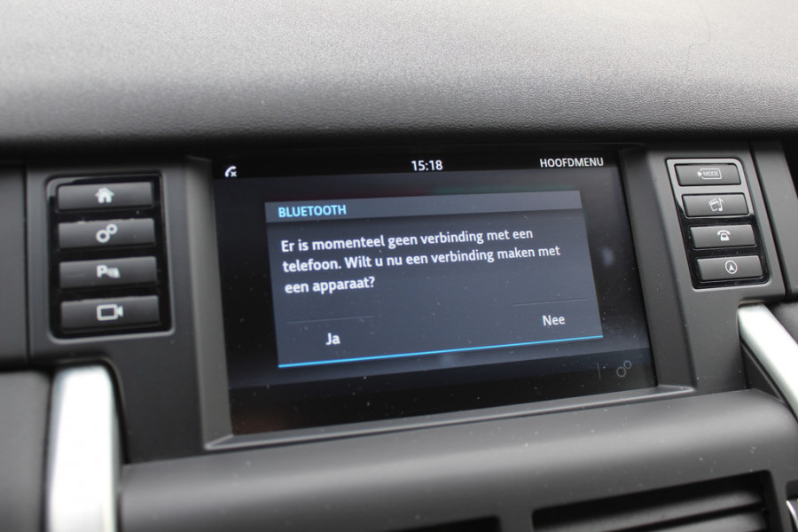 Land Rover Discovery Sport 2.0 TD4 HSE / Trekhaak / Panoramadak / Camera / Leder / 18'' / Keyless / Navigatie / Stoelverwarming / Xenon / Cruise Control